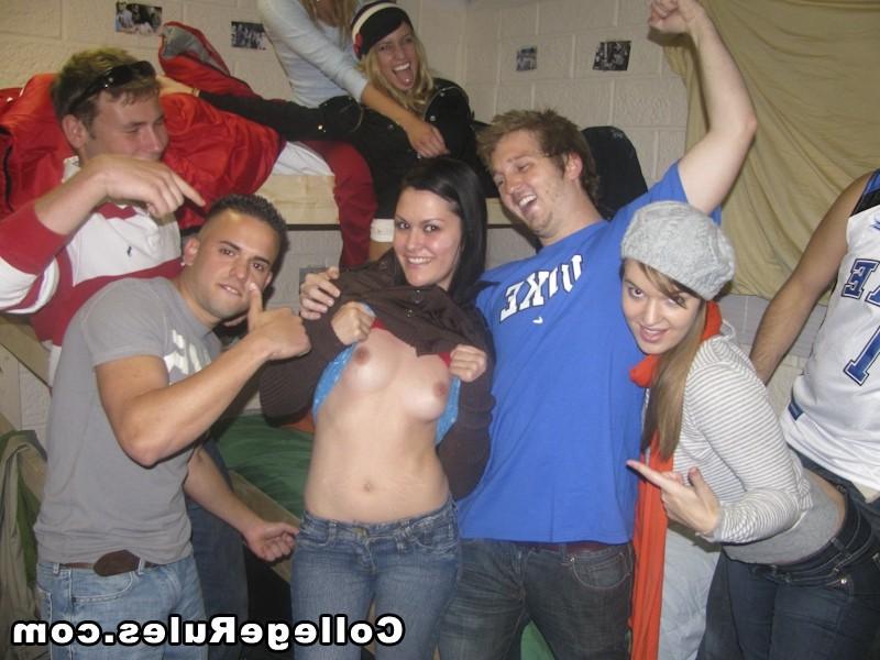 16P Crazy club babes getting penetrated by nasty dudes at party