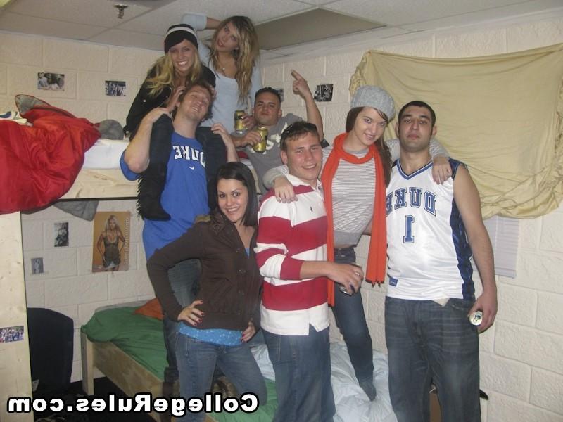 16P Crazy club babes getting penetrated by nasty dudes at party