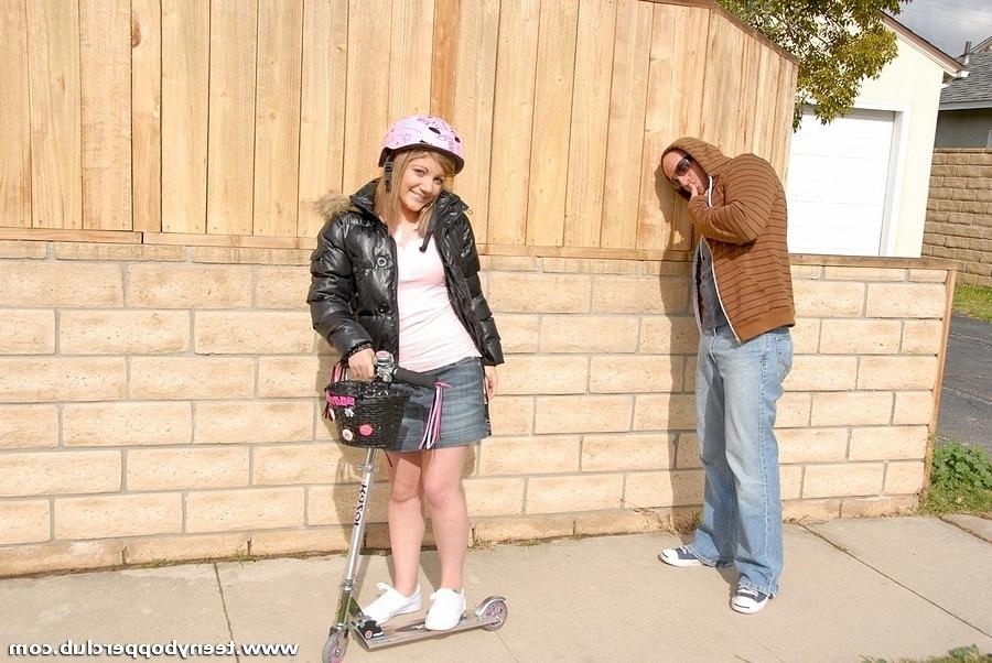 20P Sexy teen chick gets fucked for the first time