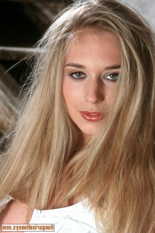 15P Long hair babe with red lips posing nude while weaing silk fishnet socks