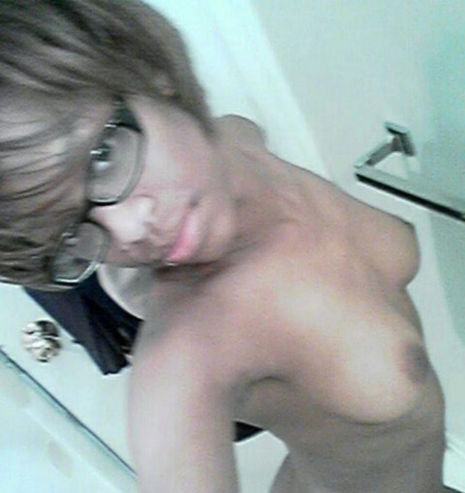 15P Black Teenie Revenge - Black teen gfs are posing and fucking gallery 13