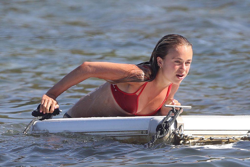 25P Amelia Windsor Nude