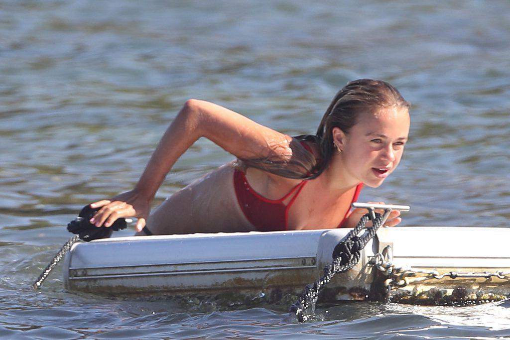 25P Amelia Windsor Nude