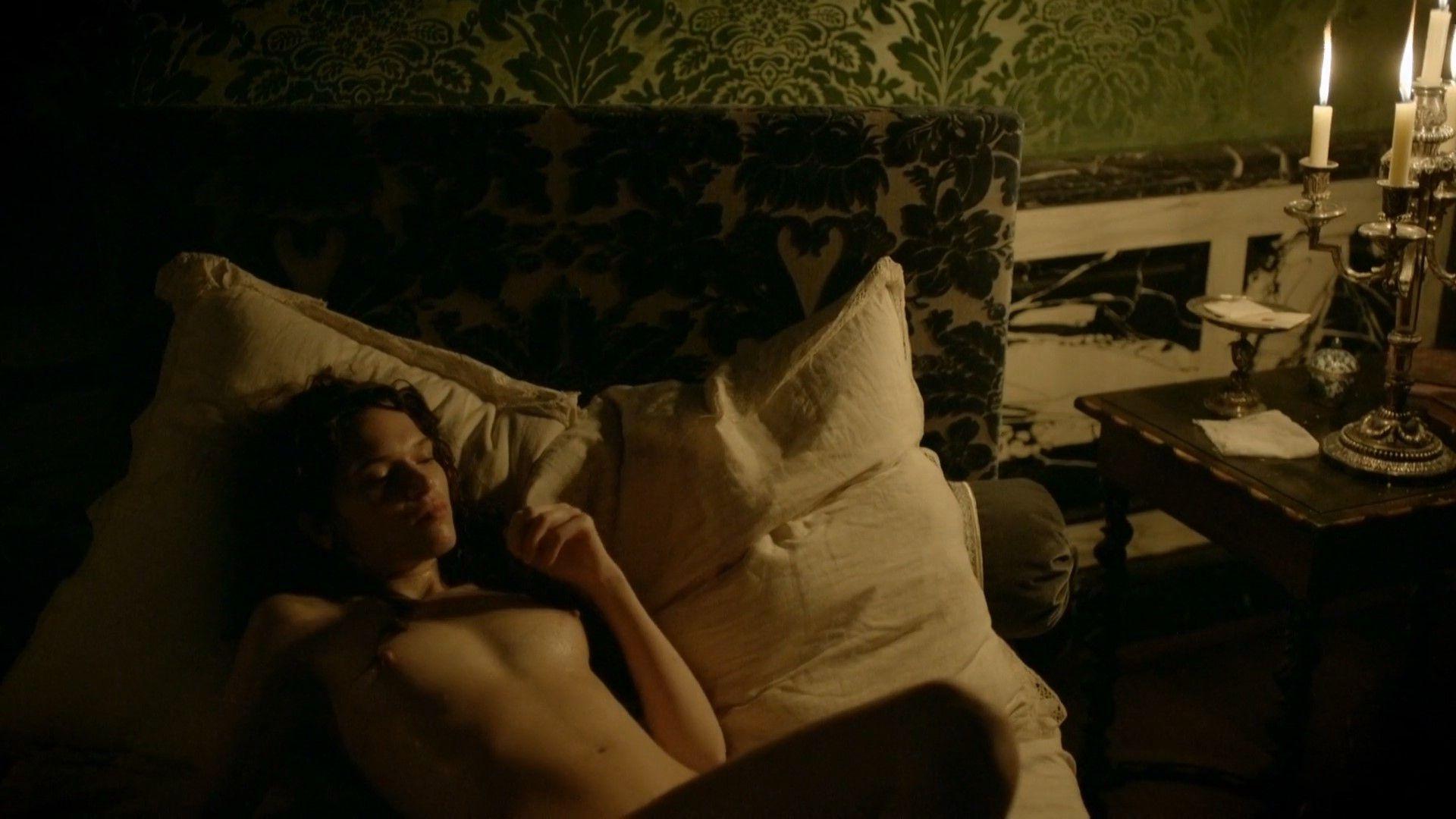 5P Anna Brewster Nude Photos