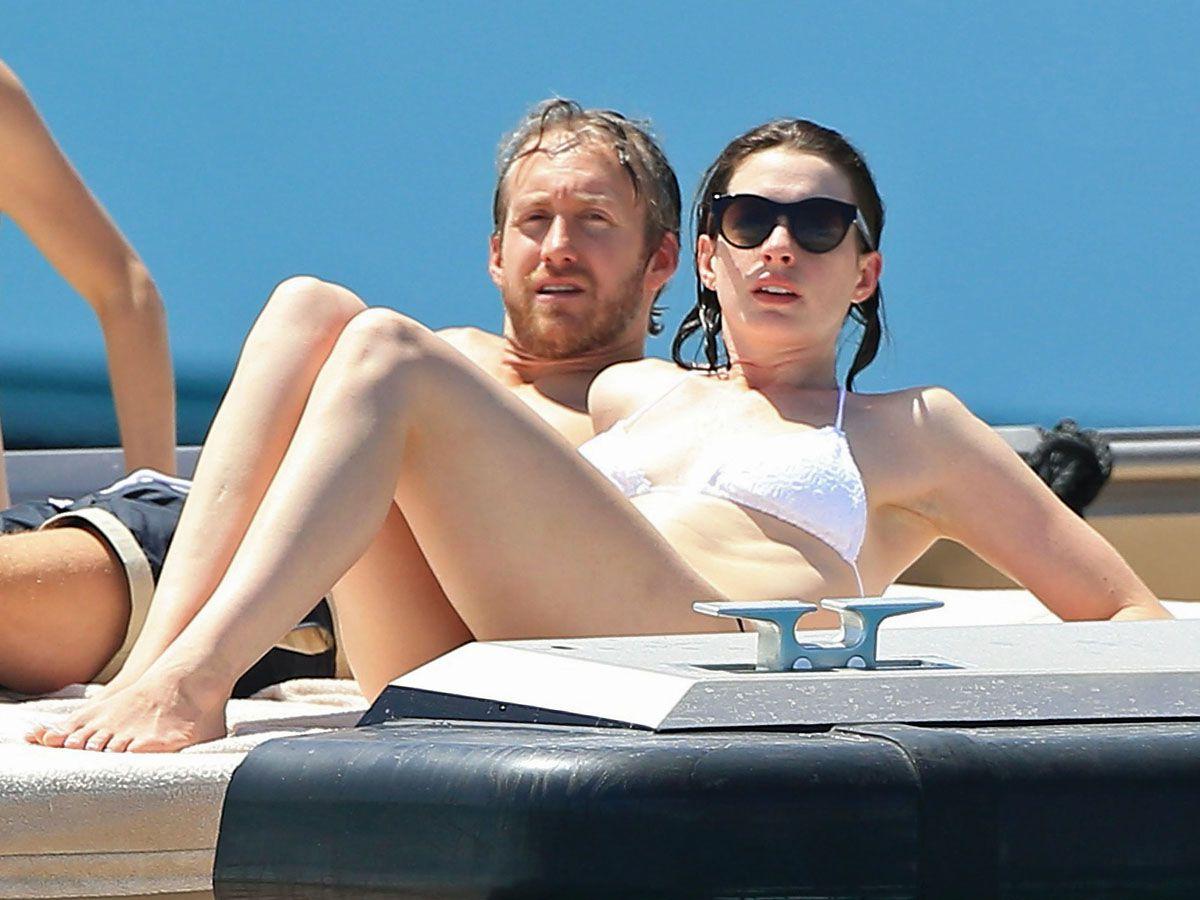 11P Anne Hathaway Nude pics