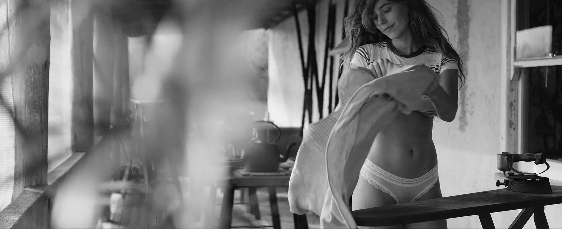 18P Anthea Page Nude