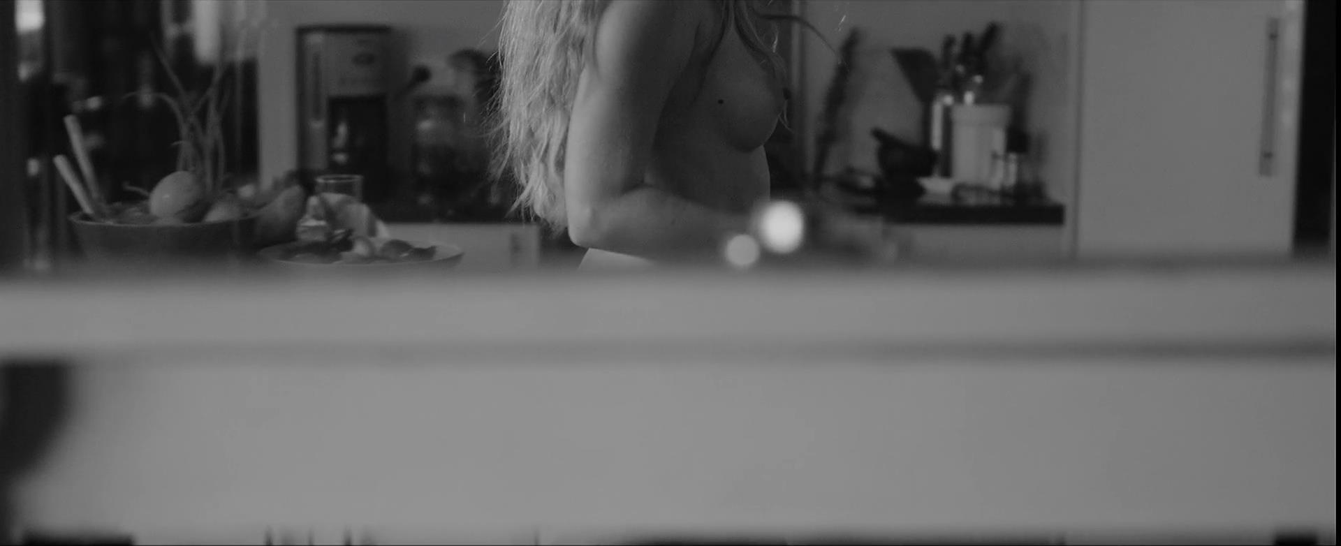18P Anthea Page Nude