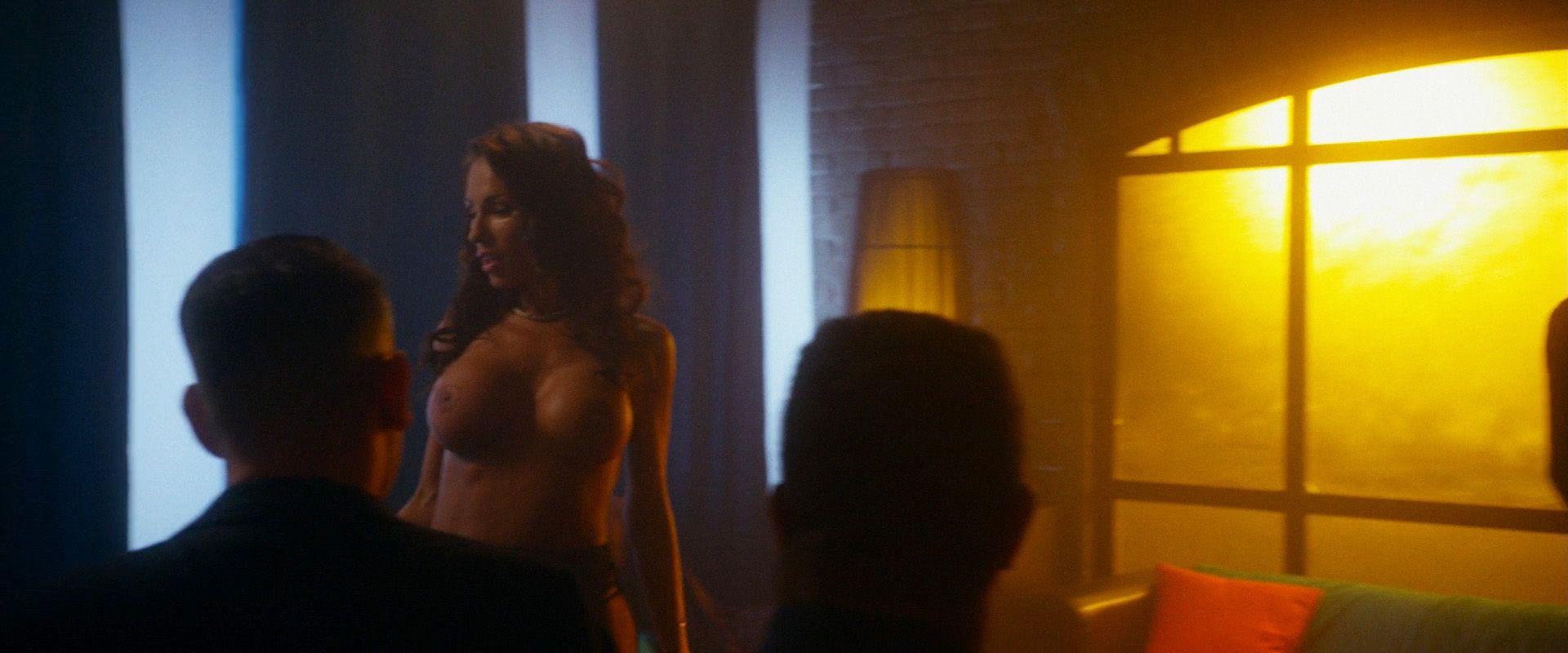 5P Aria London Nude Photos