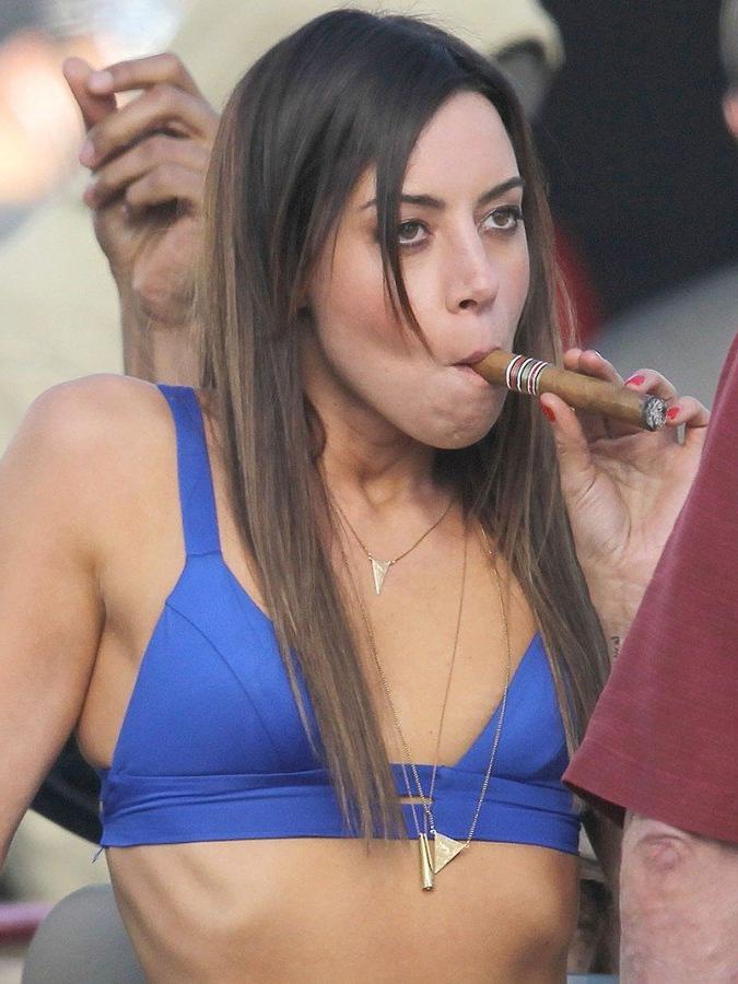 15P Nude pics of Aubrey Plaza