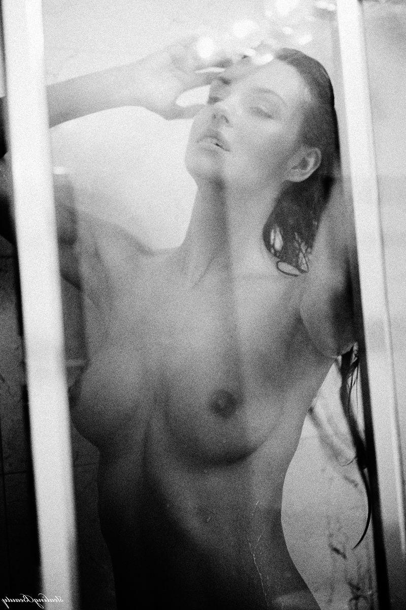 9P Autumn Holley Nude Photos