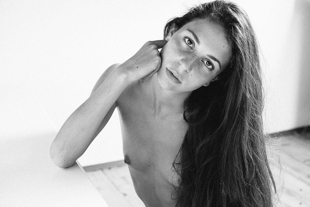 24P Nude photoset of Bianca Effy