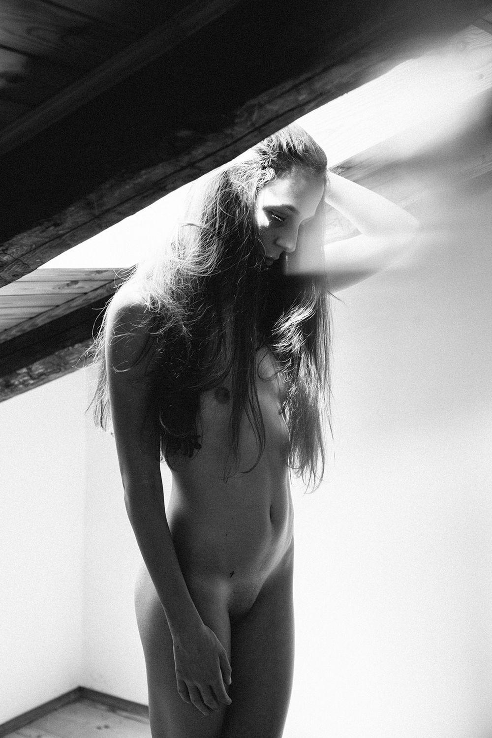 24P Nude photoset of Bianca Effy