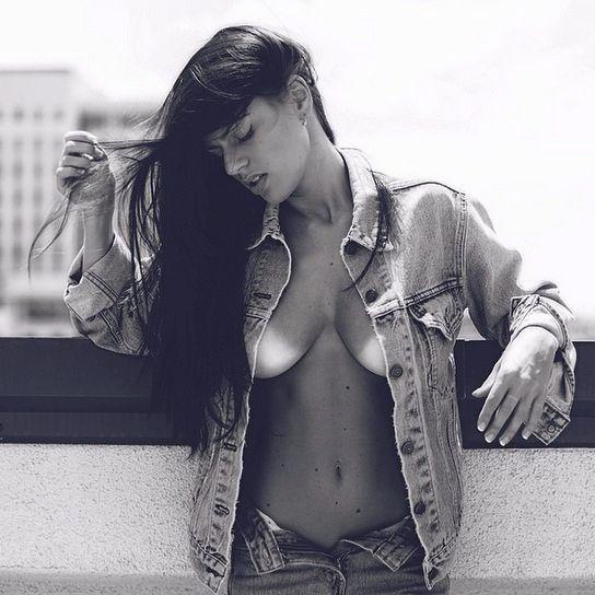 25P Brianna Stone Nude