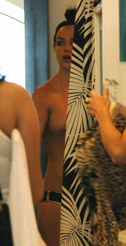 25P Britney Spears Nude