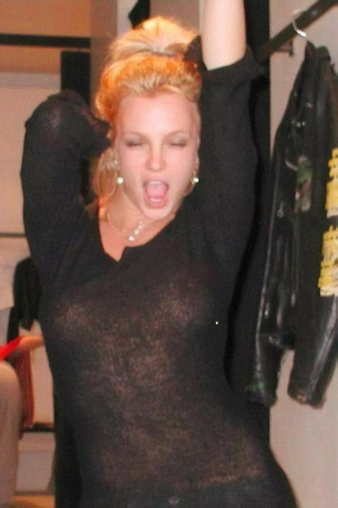 25P Britney Spears Nude