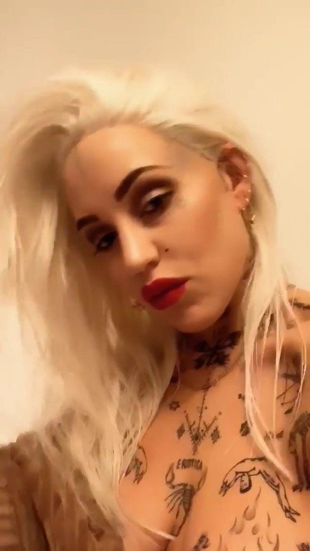 15P Brooke Candy Nude