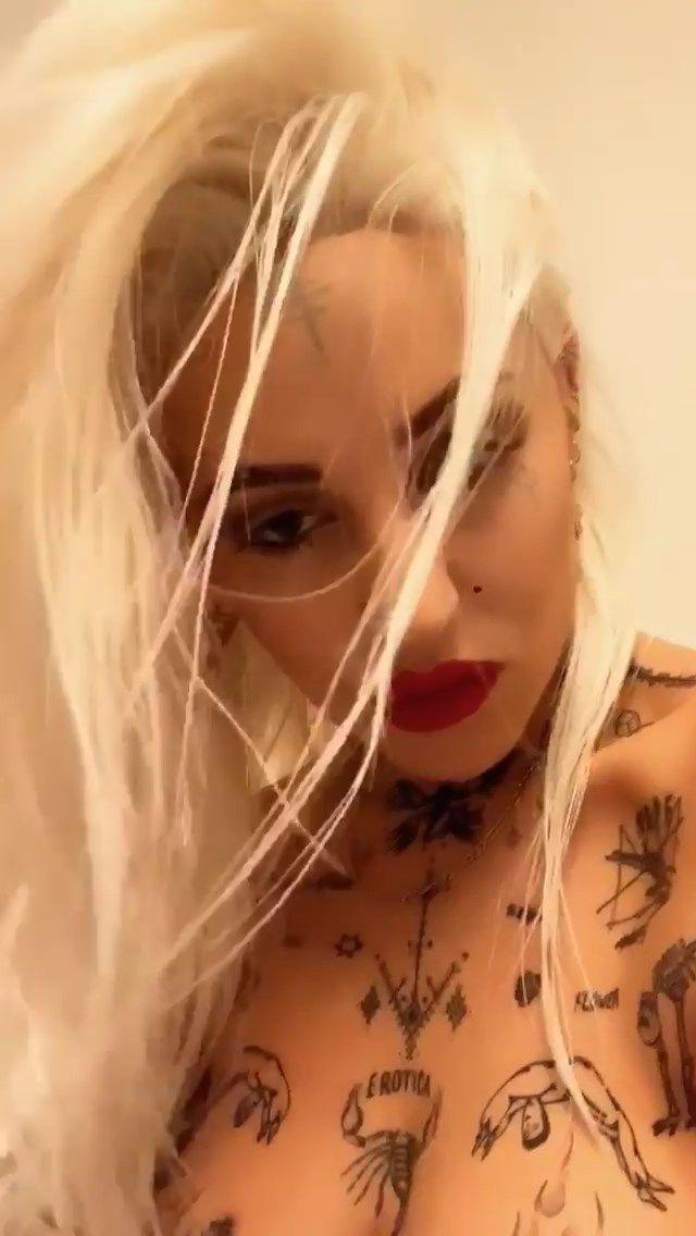 15P Brooke Candy Nude