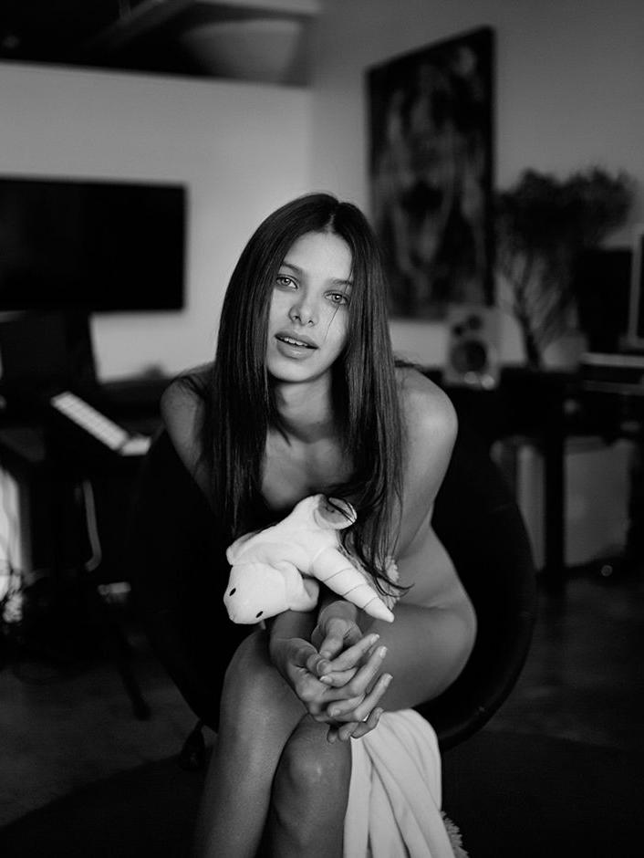 14P Bruna Lirio Nude