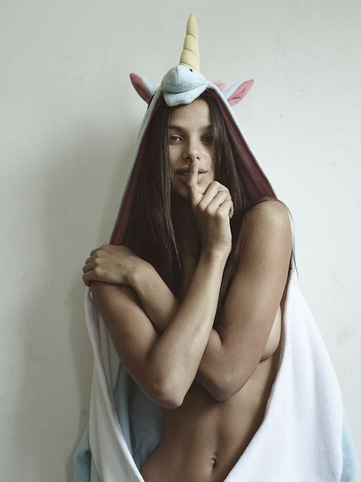 14P Bruna Lirio Nude