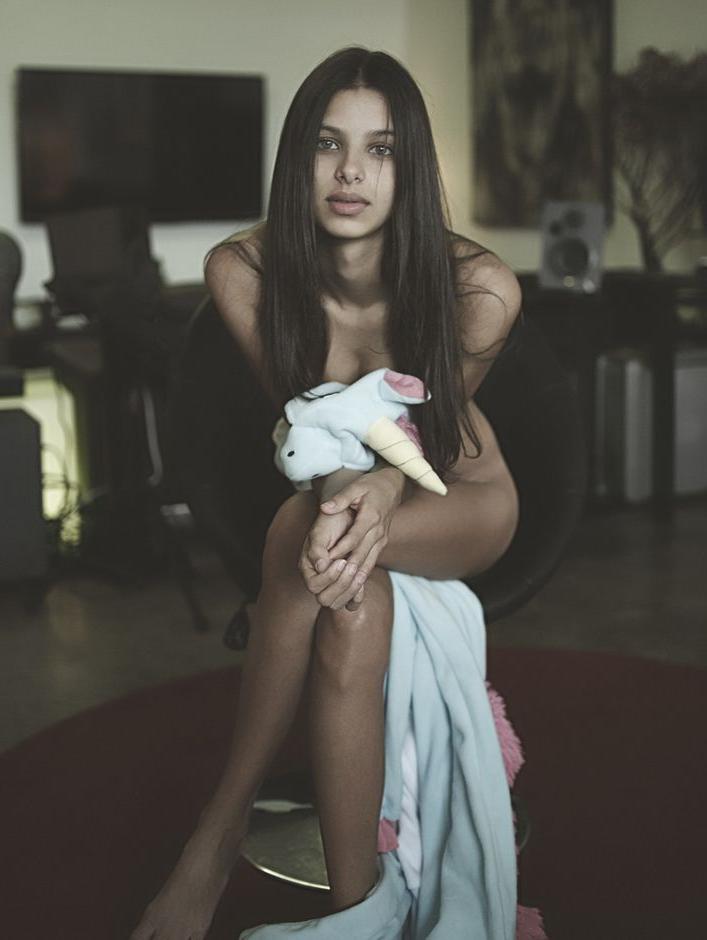14P Bruna Lirio Nude