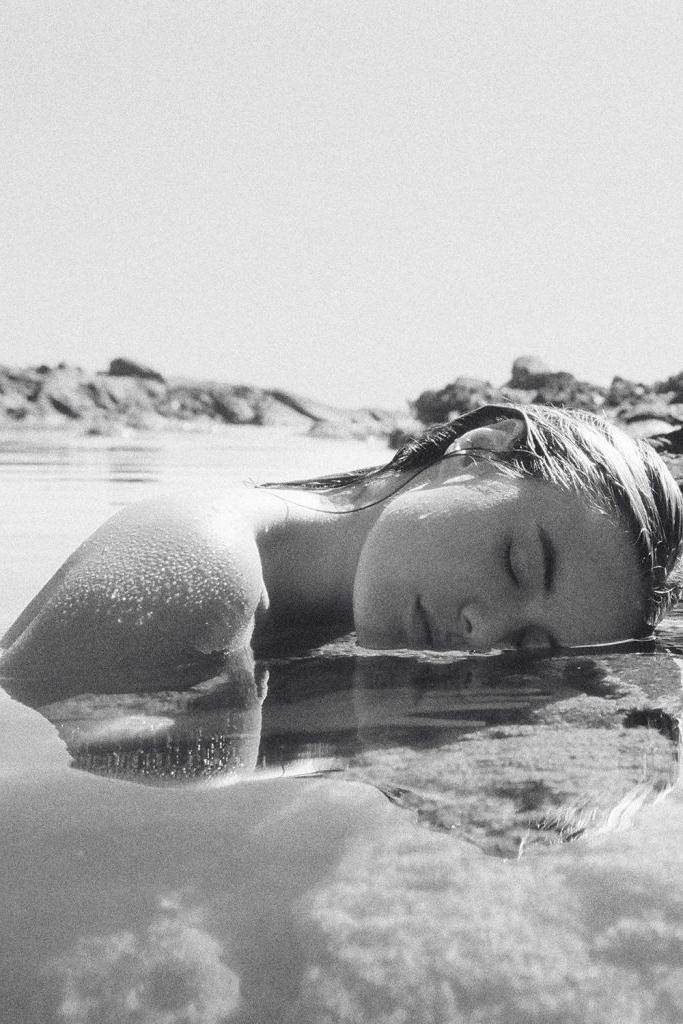17P Camille Rowe Nude