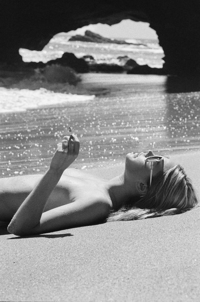 17P Camille Rowe Nude