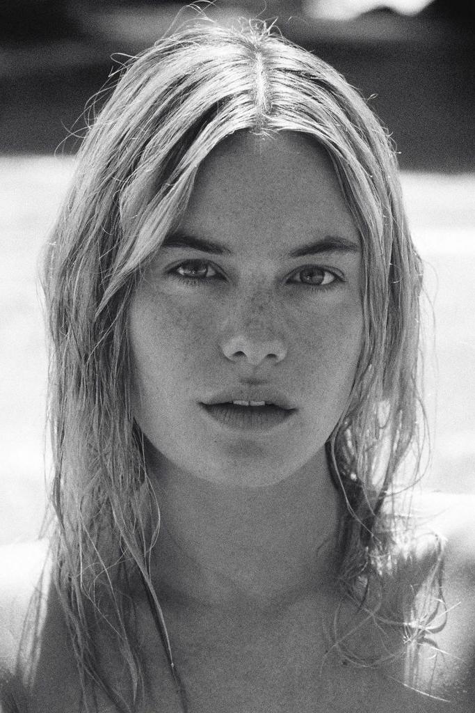 17P Camille Rowe Nude