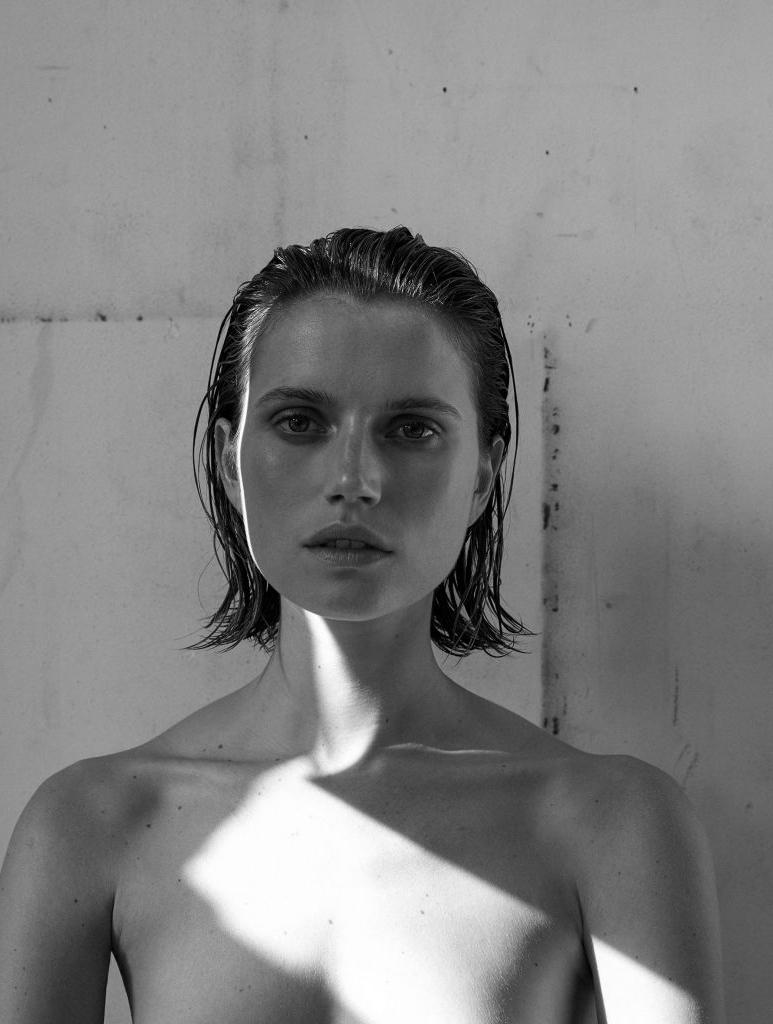 10P Cato van Ee Nude