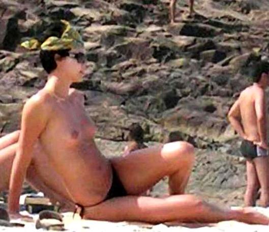 16P The Hottest Charlize Theron Nude Pictures Collection