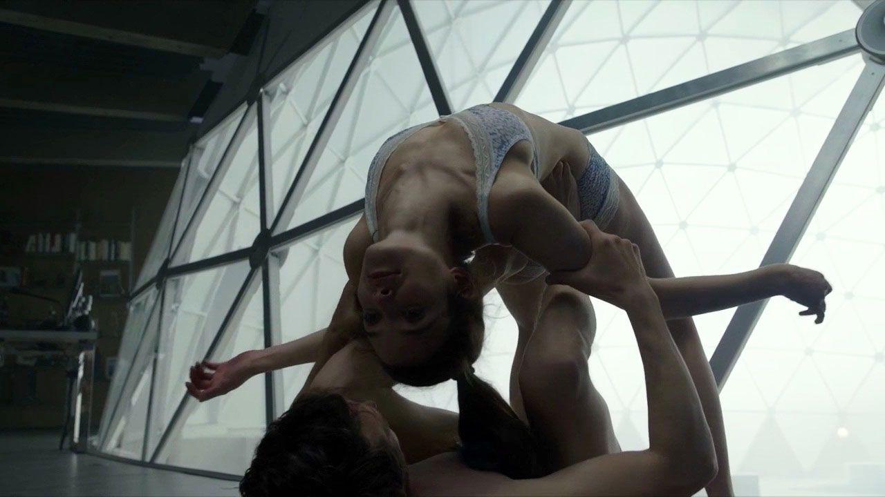 6P Nude Pics of Charlotte Le Bon
