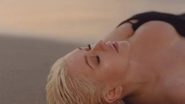 25P Christina Aguilera nackt