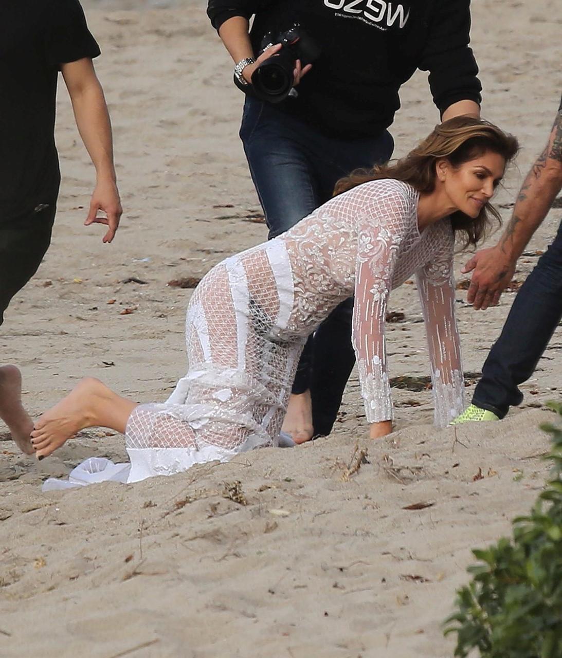 13P Cindy Crawford nude Photos (New + Old)
