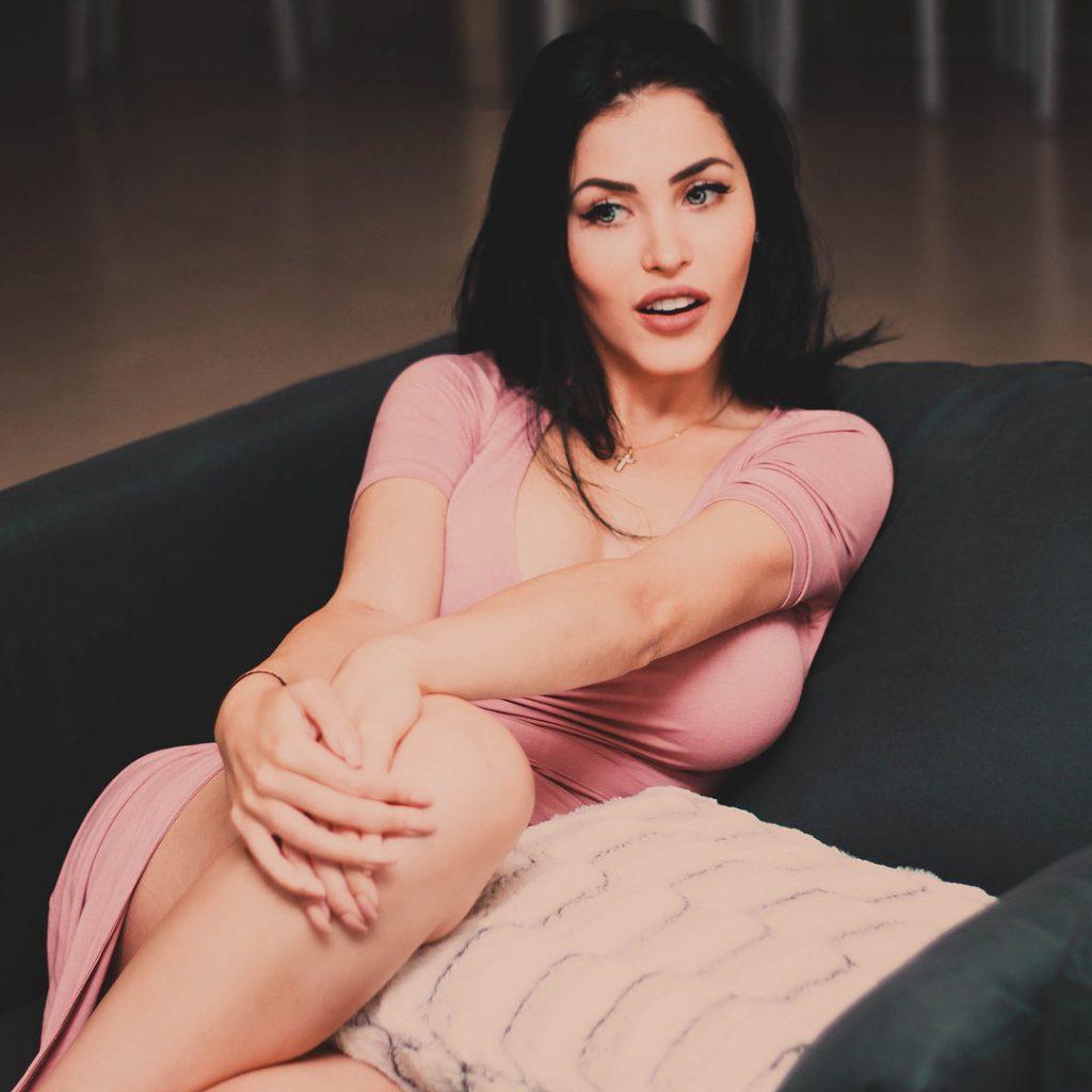 25P Claudia Alende Nude