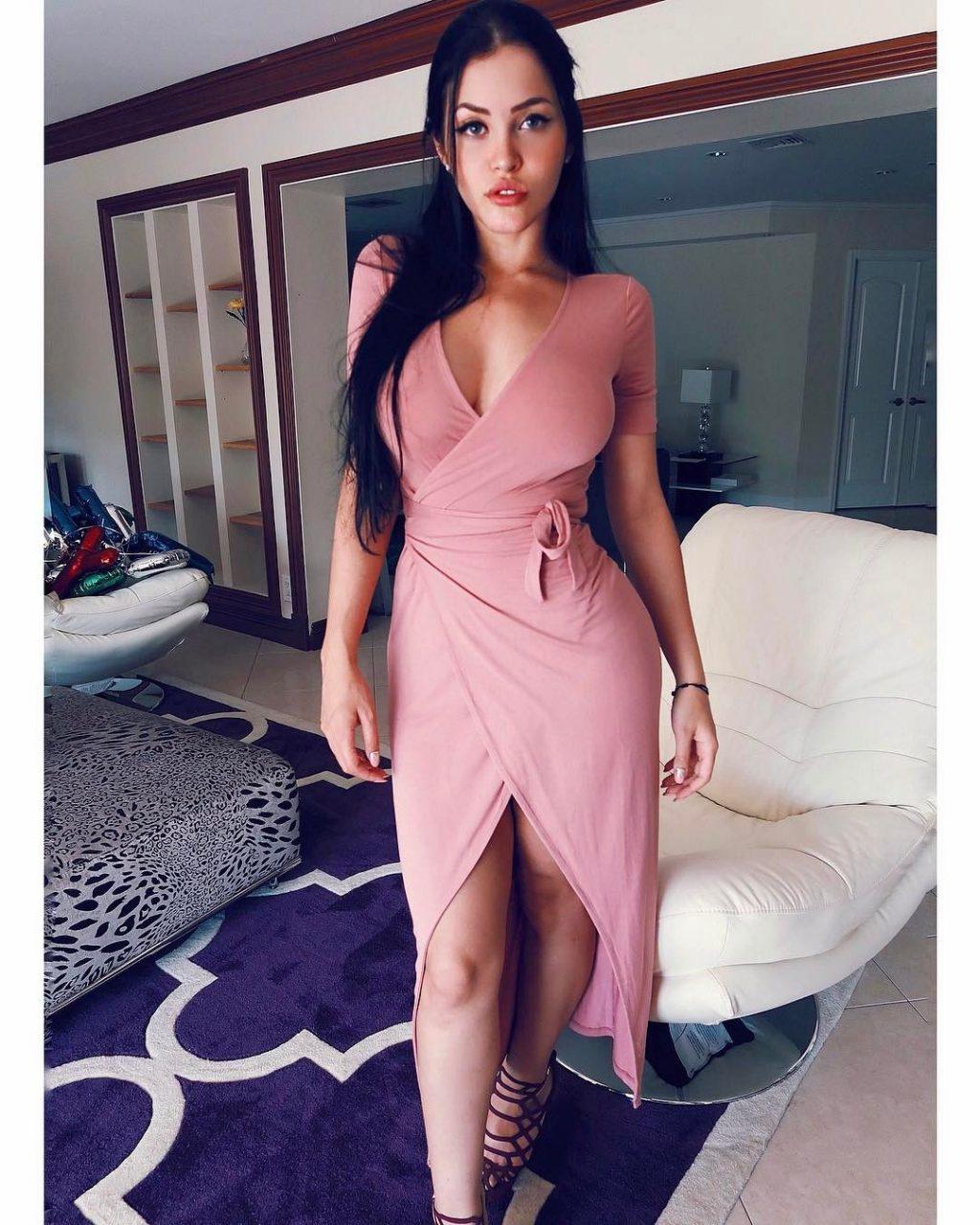 25P Claudia Alende Nude