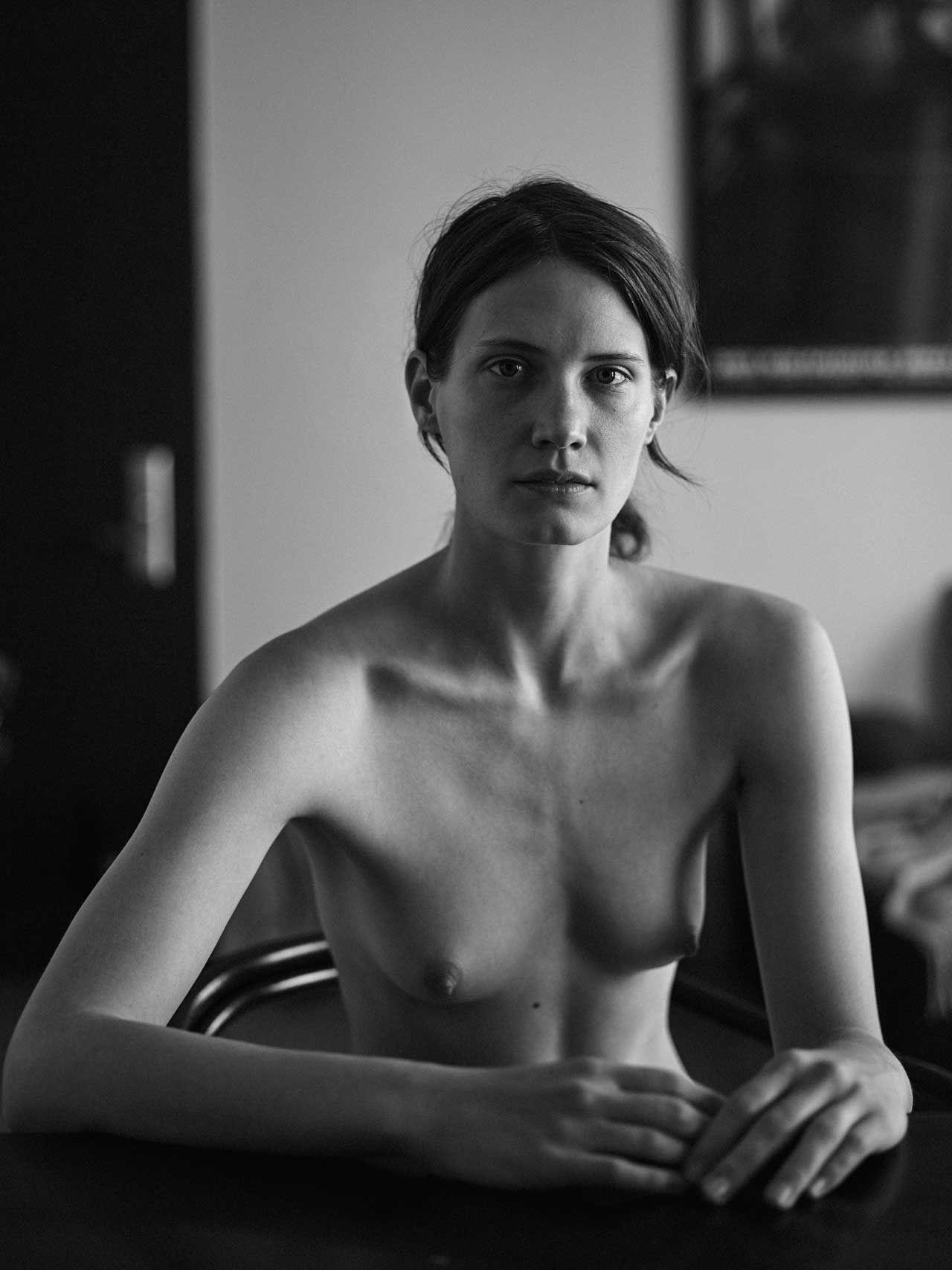 9P Drake Burnette Nude photoshot