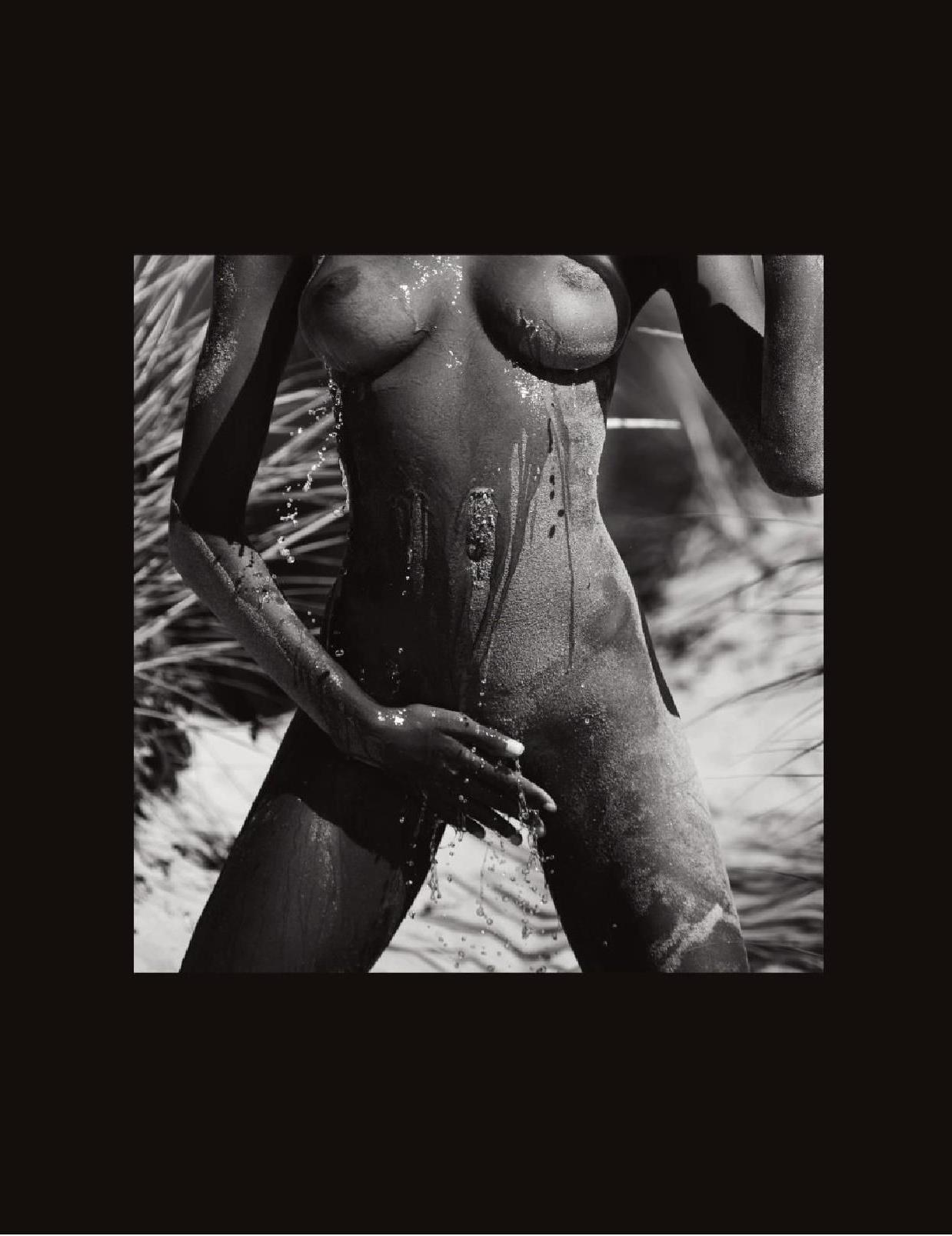 8P Nude Pics of Ebonee Davis