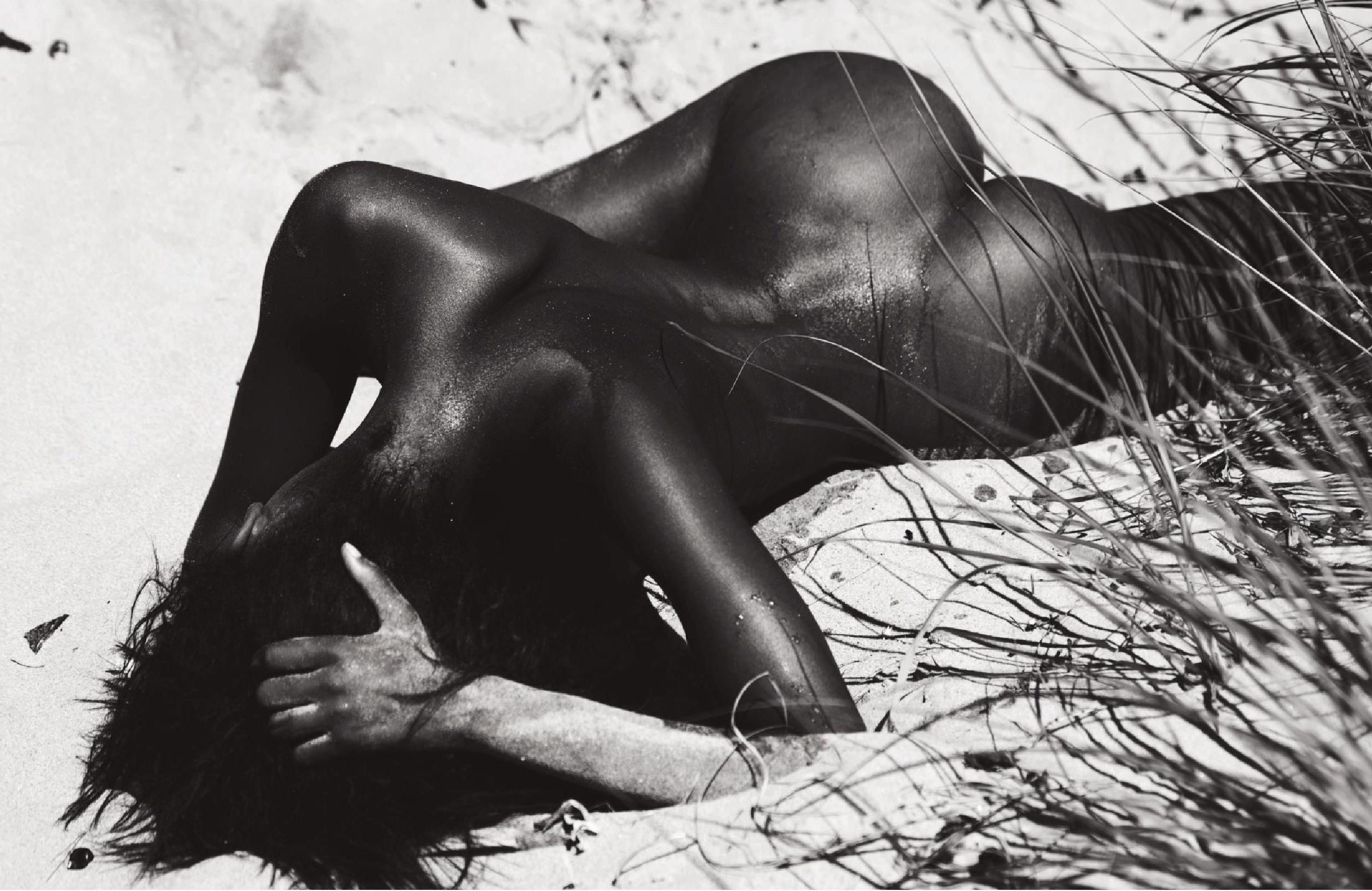 8P Nude Pics of Ebonee Davis