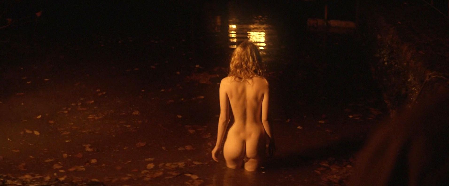 9P Nude Photos of Hannah Murray & Elinor Crawley
