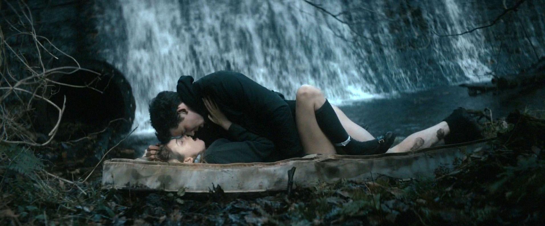 9P Nude Photos of Hannah Murray & Elinor Crawley