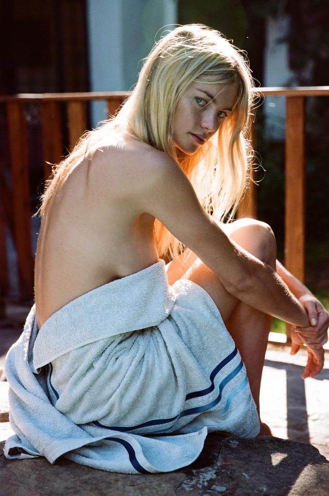 25P Elyse Taylor Nude
