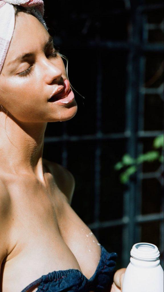 25P Elyse Taylor Nude