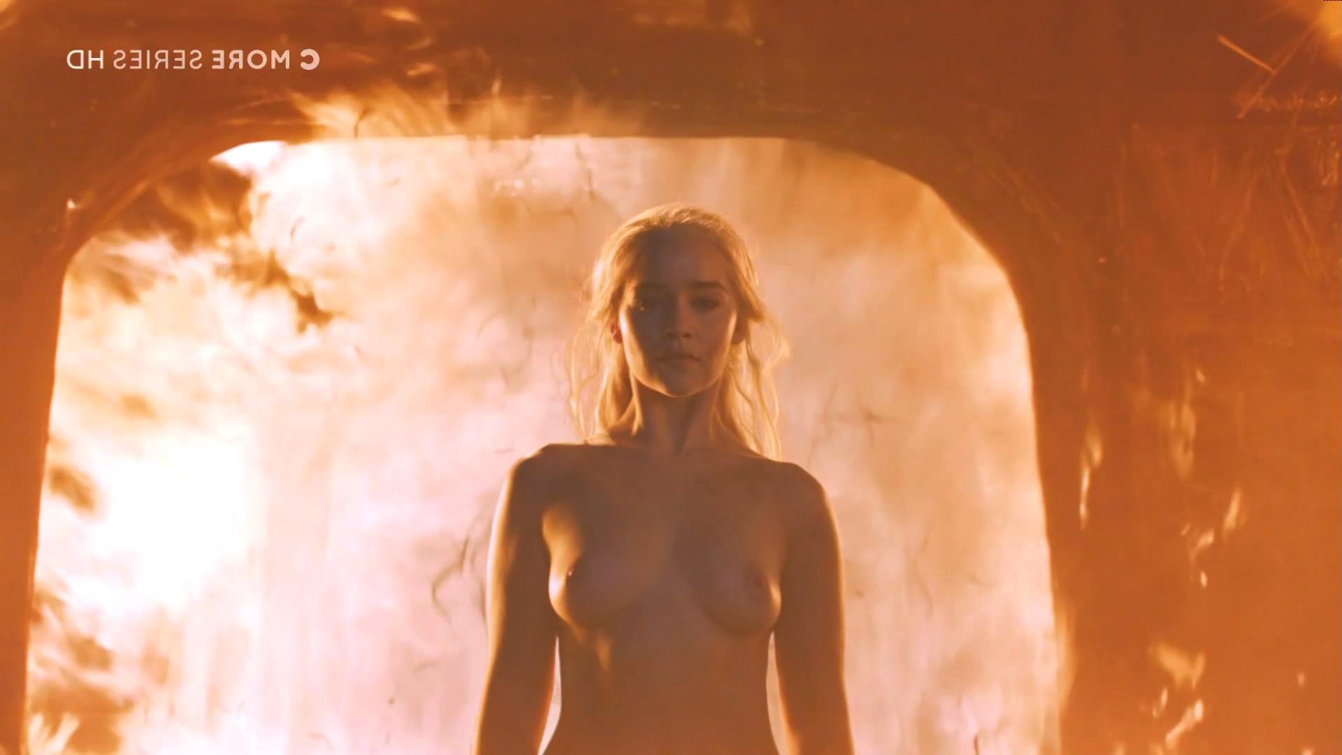 4P Emilia Clarke Nude Photos