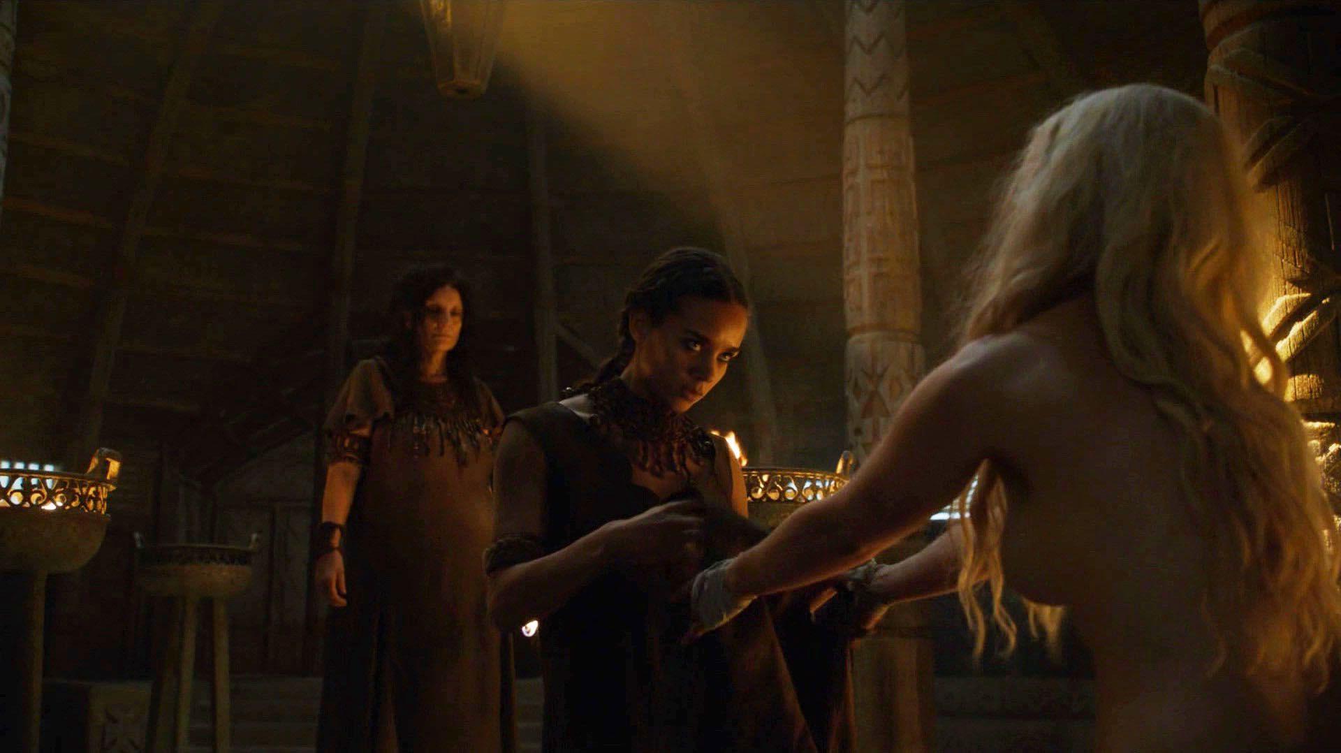 4P Emilia Clarke Nude Photos