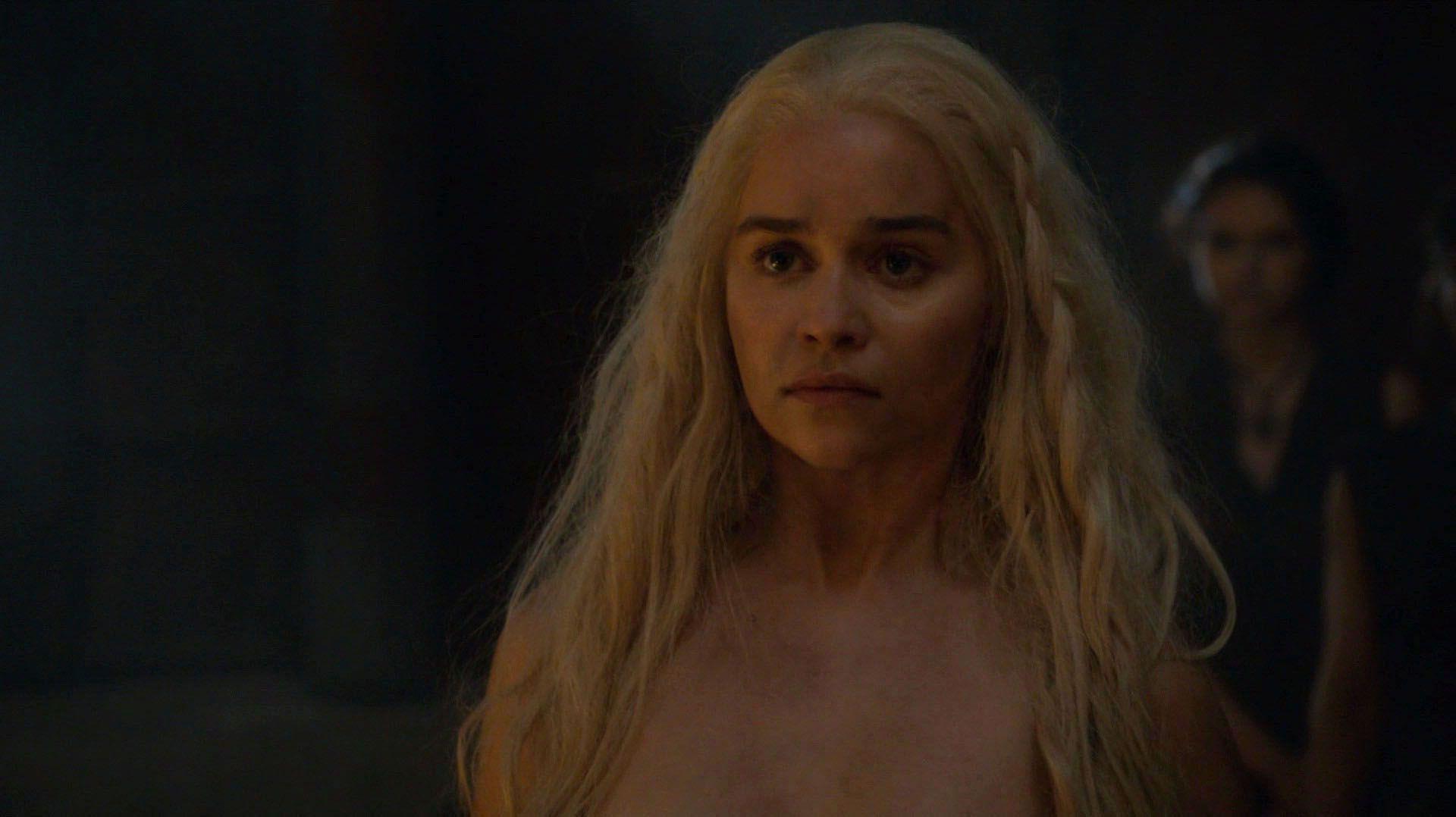 4P Emilia Clarke Nude Photos