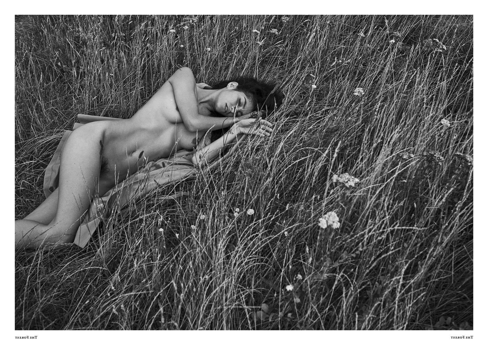 14P Emilie Payet Nude