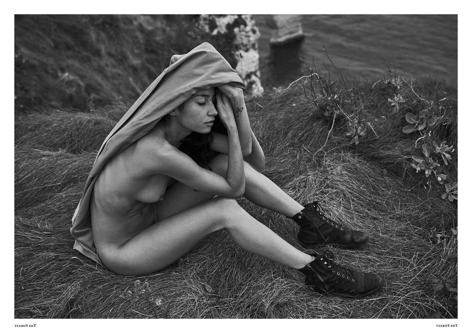 14P Emilie Payet Nude