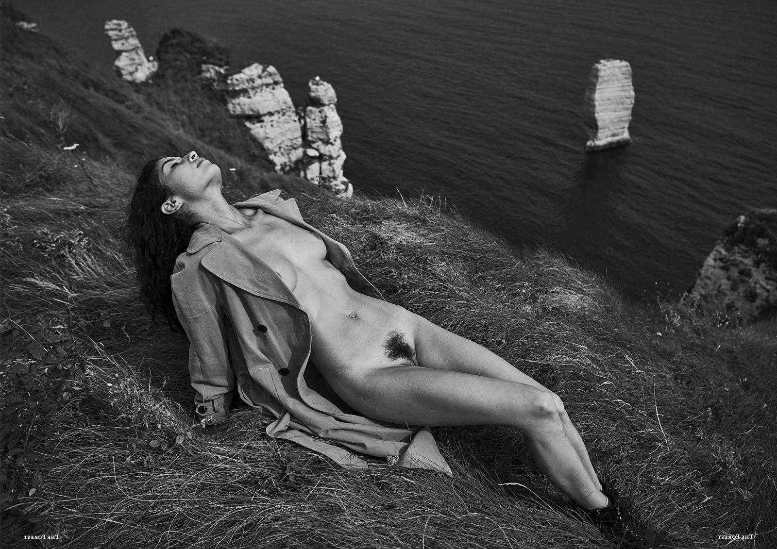 14P Emilie Payet Nude