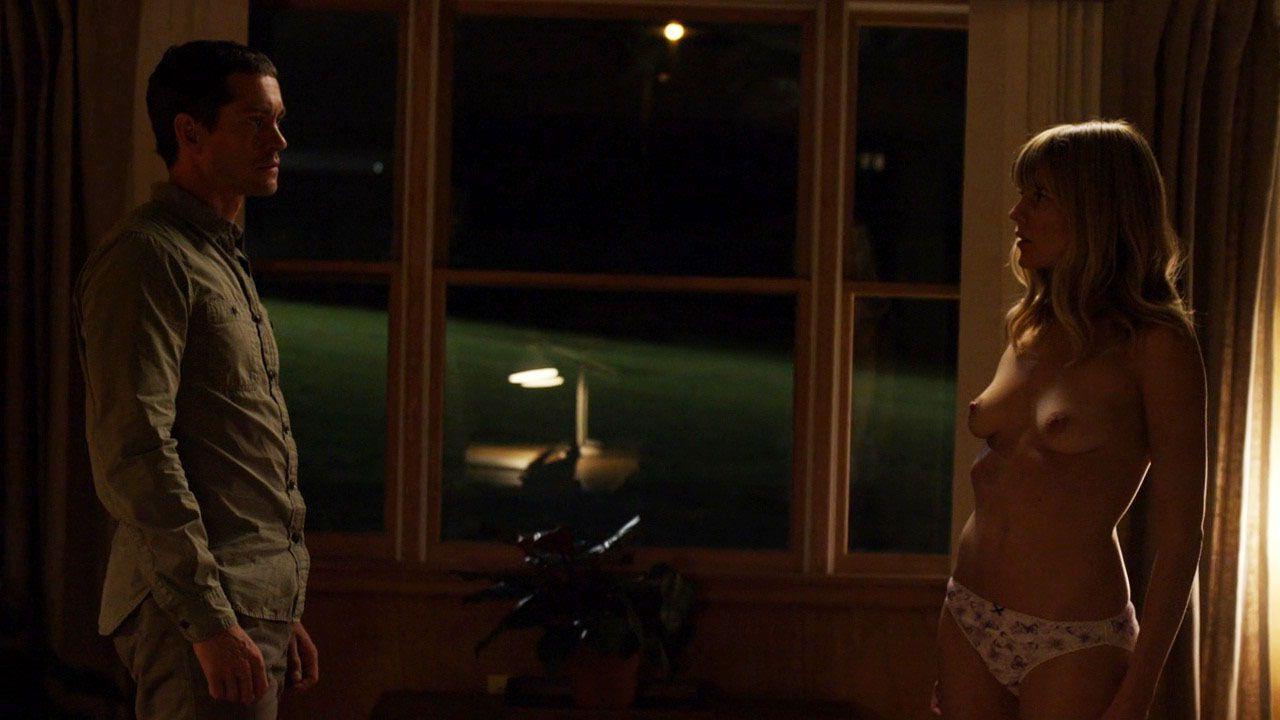 4P Nude Photos of Emma Greenwell