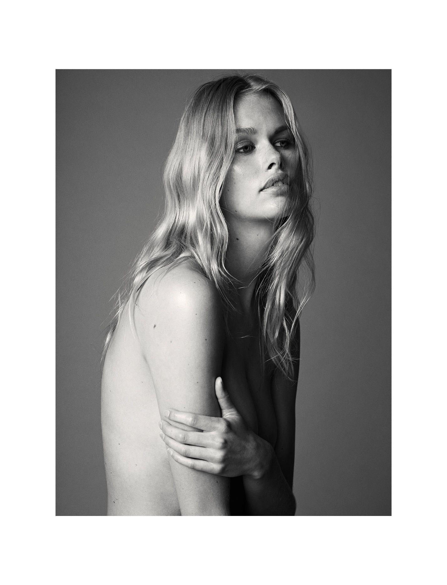 4P Nude Photos of Emma Stern