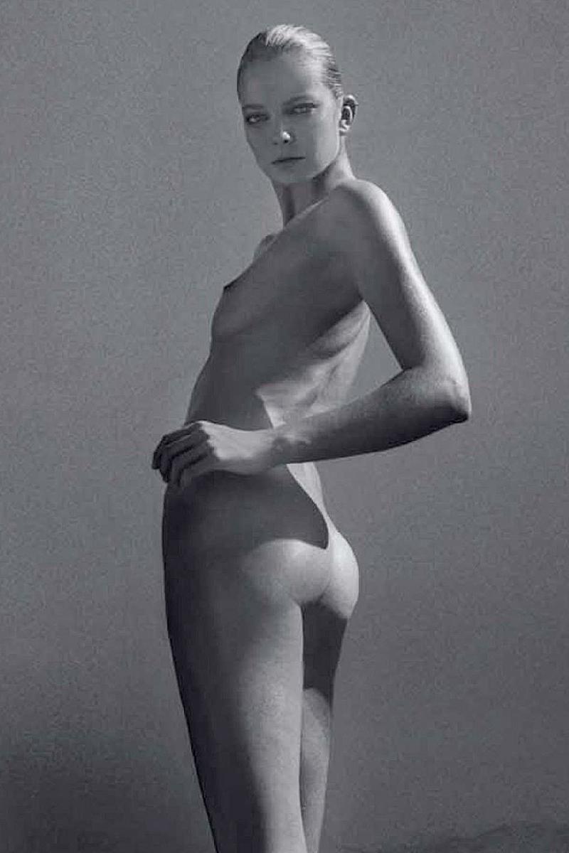8P Nude photos of Eniko Mihalik